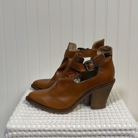 Shoes - Lascana Brown Leather T Strap Roper Western Boots Booties 7.5